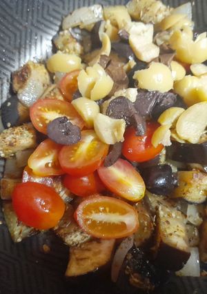 Una foto de Salteado de berenjenas, opcional con fideos tirabuzón