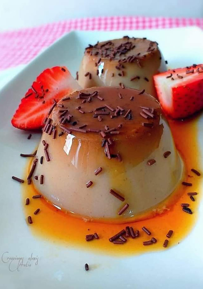 Una foto de Flan instantáneo de vainilla, canela y fideos de chocolate