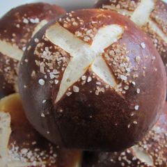 A picture of Pretzel Rolls.