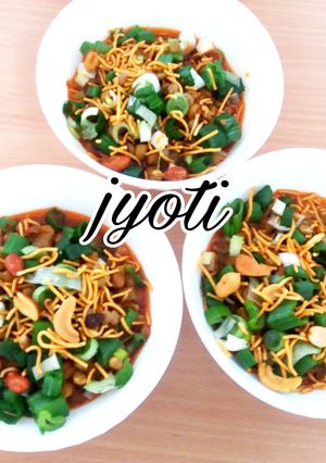 A picture of Black Chana Chaat.