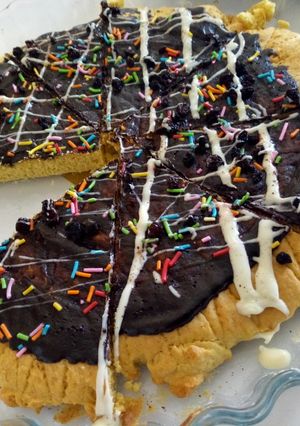 A picture of Dessert pizza.