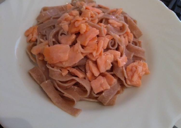 Tagliatelle al salmone senza panna