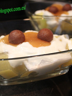 Una foto de Piña y kiwi con yogurt y miel