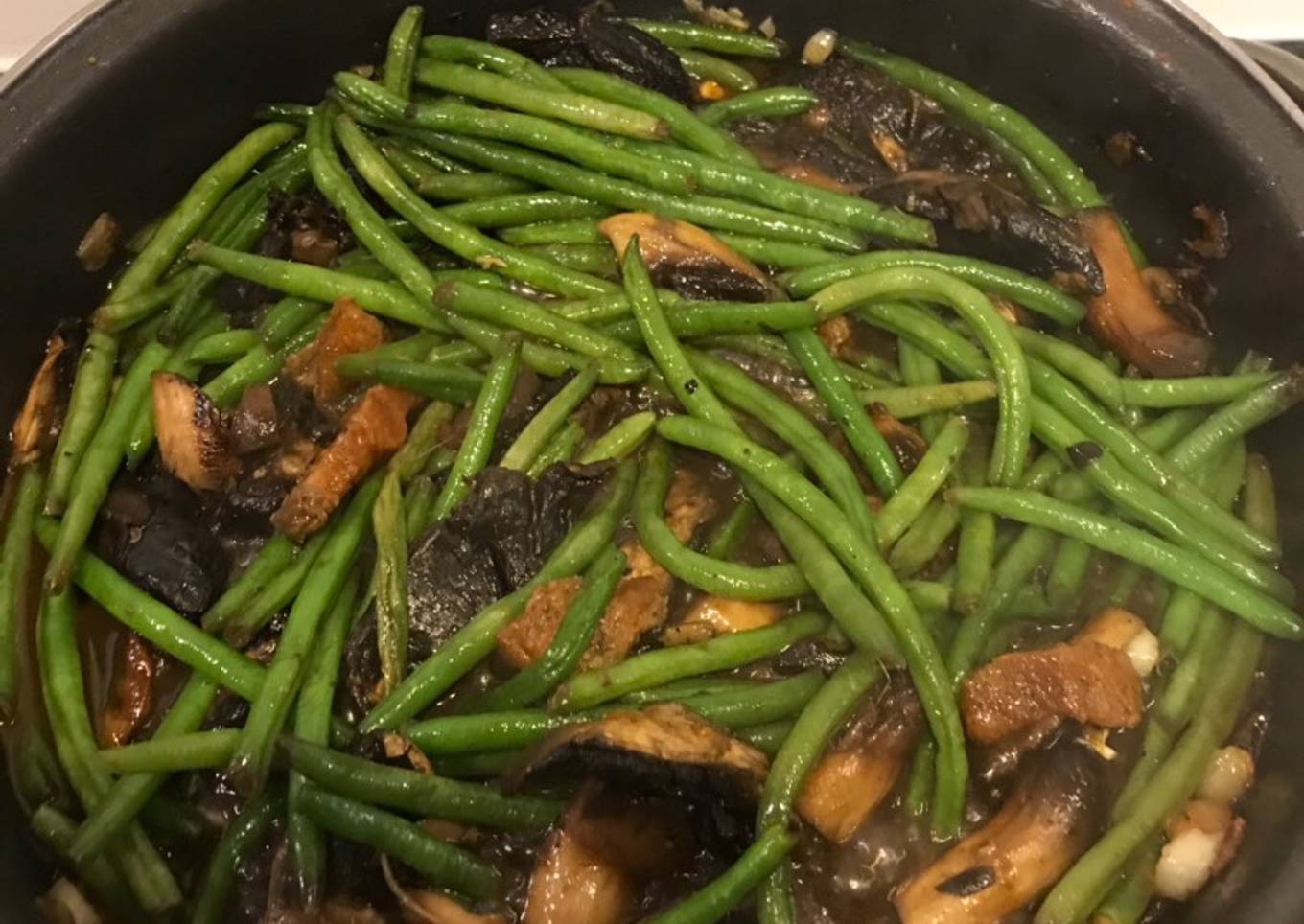 Haricots verts, ail et champignons