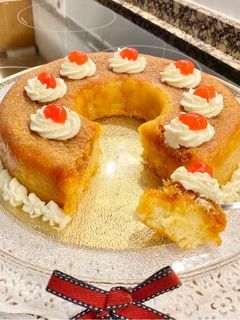 Una foto de Pastel con coco caramelizado