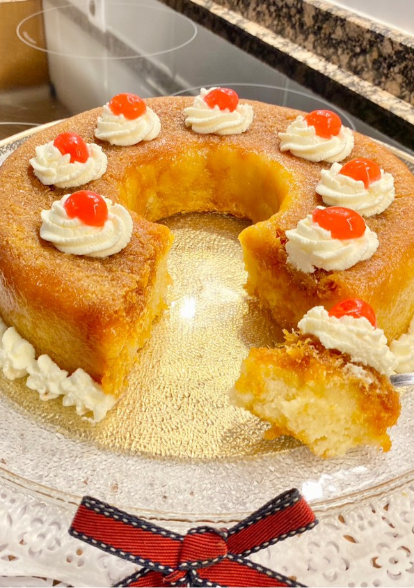 Una foto de Pastel con coco caramelizado