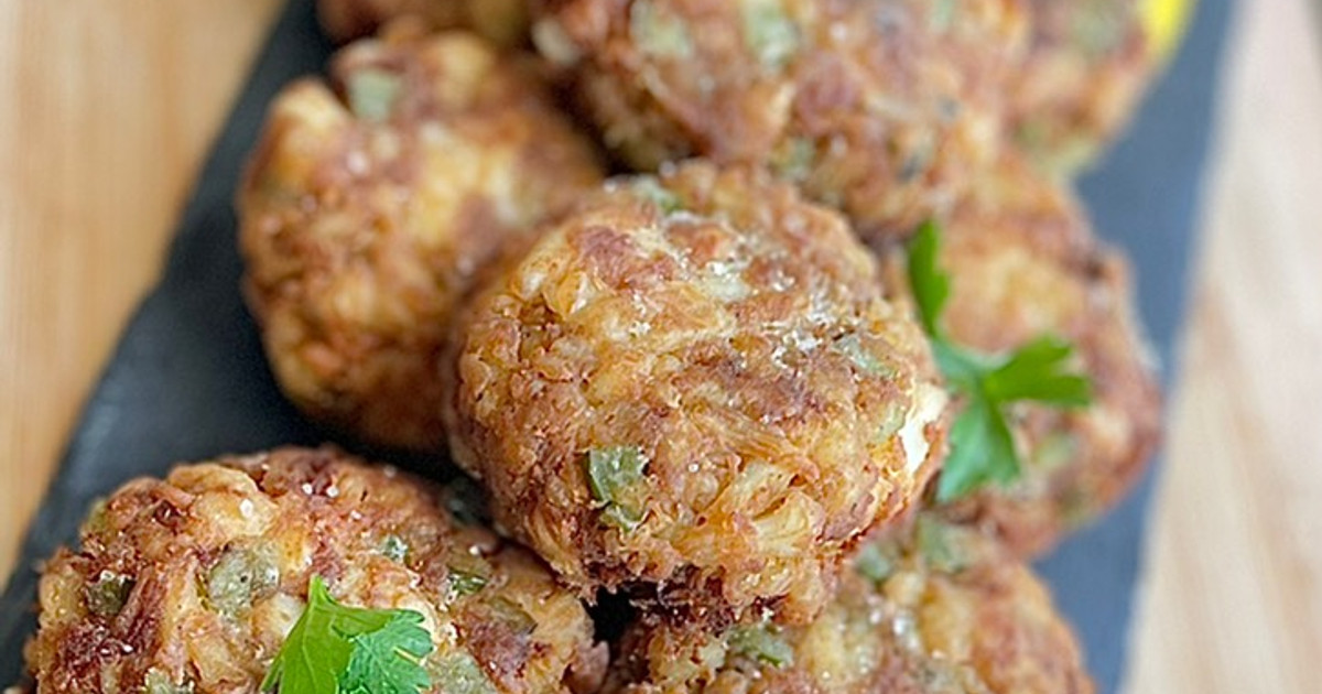 *Easy* Crab Cakes W/ Spicy Mayo *No Egg* Recipe by Leanzism