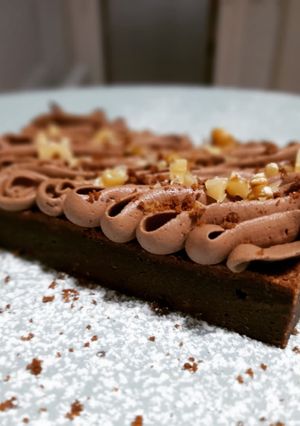 Una foto de Brownie con speculoos con trufa y nueces