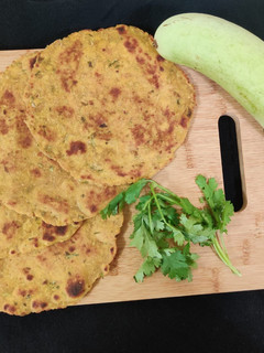 દૂધી ના થેપલા(Bottle Gourd Thepla Recipe In Gujarati) રેસીપી મુખ્ય ફોટો