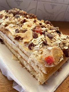 Una foto de Tarta fit de yogurt y crema de cacahuete
