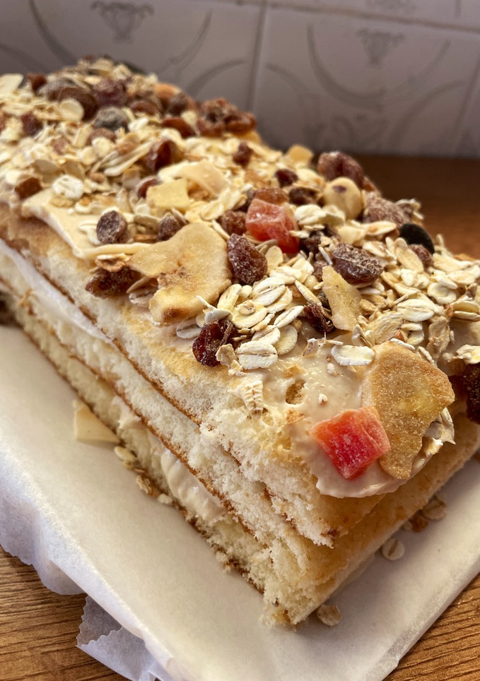 Una foto de Tarta fit de yogurt y crema de cacahuete