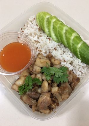 รูปของ “ข้าวไก่กระเทียม”