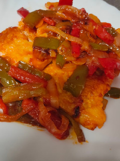 Una foto de Bacalao con pimiento y cebolla