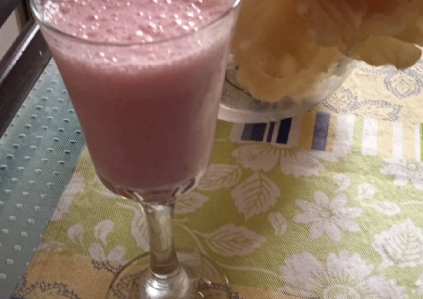 Banana and Strawberry Shake
