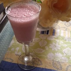A picture of Banana and Strawberry Shake.