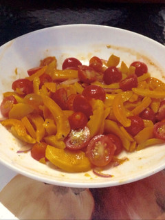 Una foto de Pixvae y tomates cherry