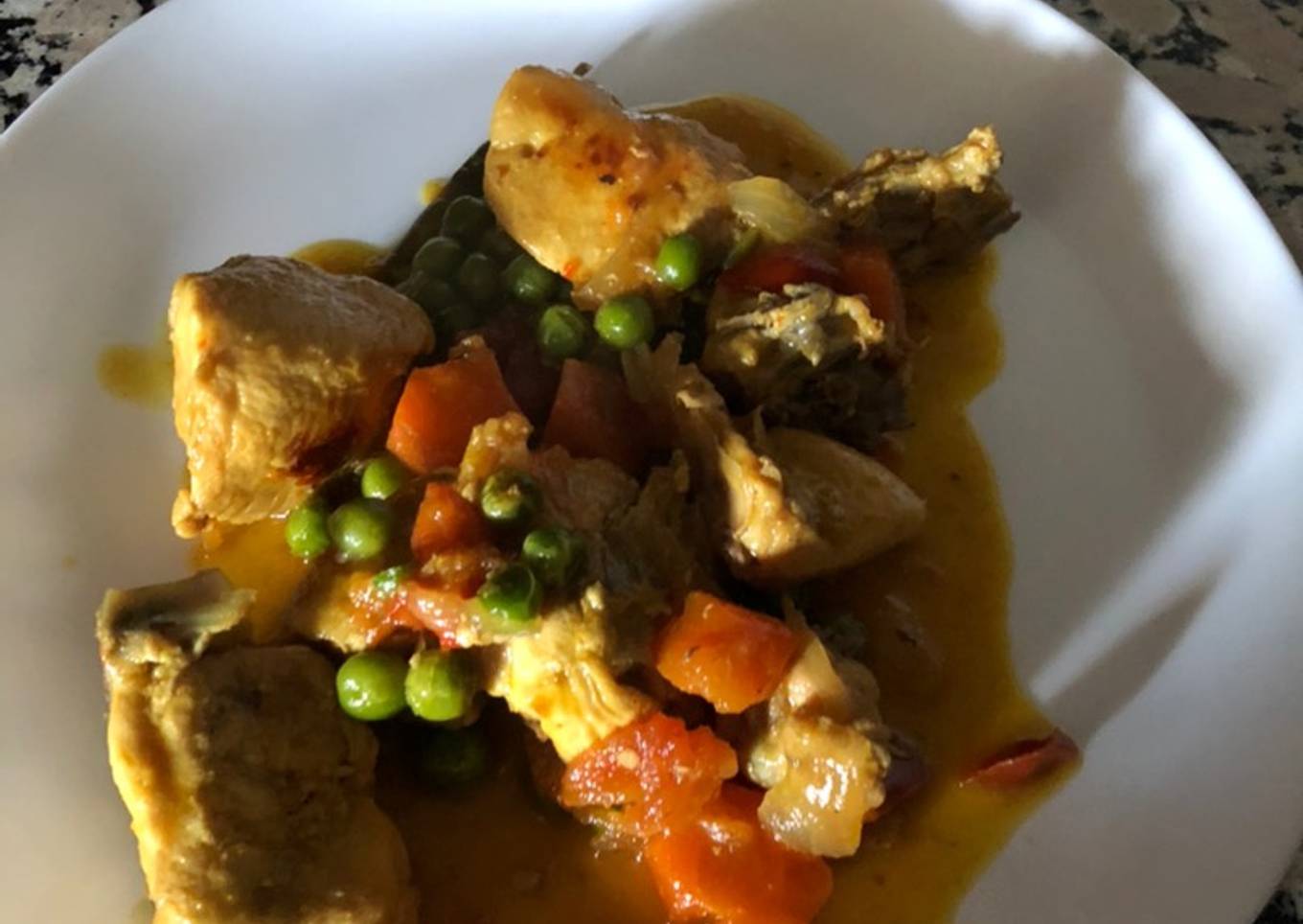 Pollo con verduras y naranja