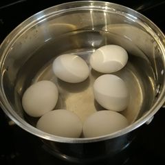 A picture of Hard boiled eggs.