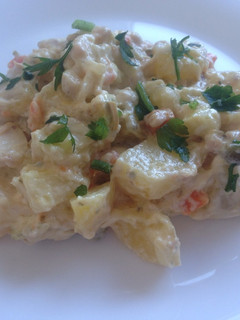 Una foto de Ensaladilla de bacalao con salsa ali-olí