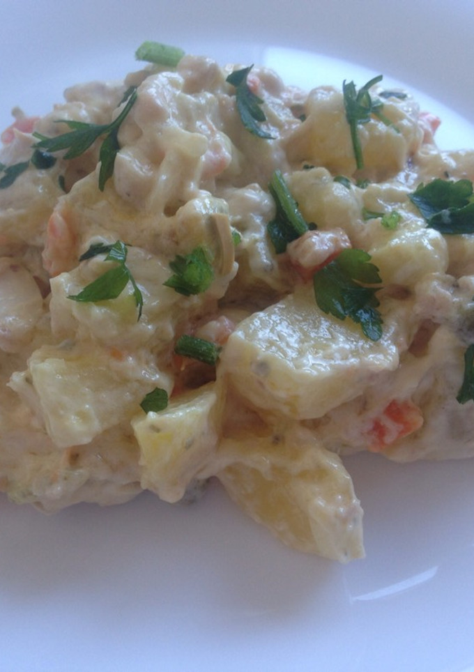 Una foto de Ensaladilla de bacalao con salsa ali-olí