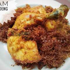 A picture of Ayam Serundeng.