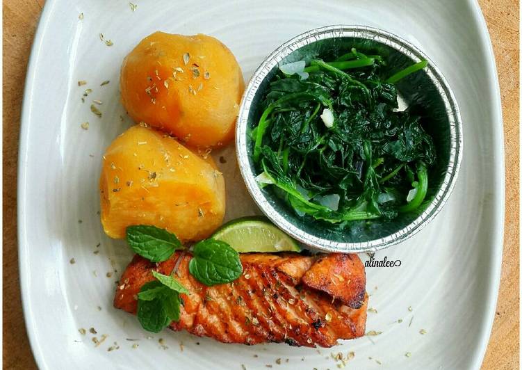 Grill salmon with steams