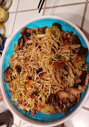 Hình của món Mì ý xào thập cẩm.