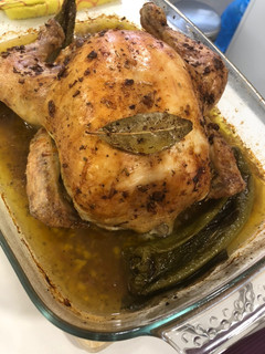 Una foto de Pollo asado al horno con cerveza