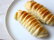 A picture of chicken bread rolls