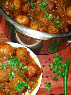 आलू दम (aloo dum recipe in Hindi) रेसिपी मुख्य फोटो