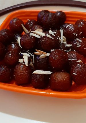A picture of Mini Gulab Jamuns.