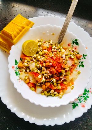 A picture of Sprouted Moong, Kala chana Chaat 😋.