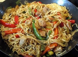 Foto principal de Fideos chinos con verdura y pollo
