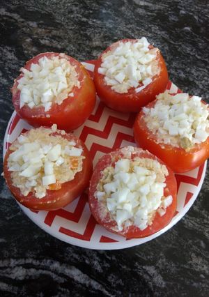 Una foto de Tomates rellenos "Veraniegos"