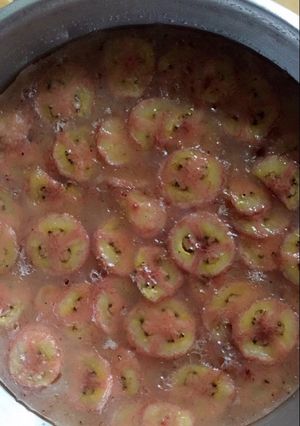 Hình của món Bánh chuối hấp có màu đỏ hồng tự nhiên.