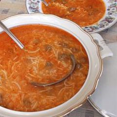 A picture of Tomato soup with meatballs - shorbet eama.