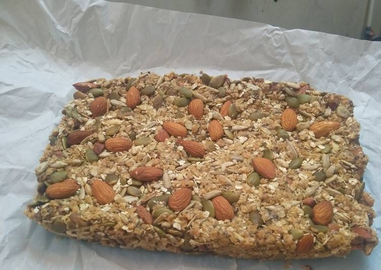 Langkah Mudah untuk Menyiapkan Granola bars / crumbs (protein bars), Enak Banget