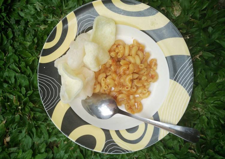 makanan Makaroni bolognese kerupuk bawang Jadi, Menggugah Selera