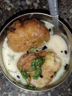 लौकी कोफ्ता दही बड़ा (Lauki kofta dahi vada recipe in Hindi) रेसिपी मुख्य फोटो