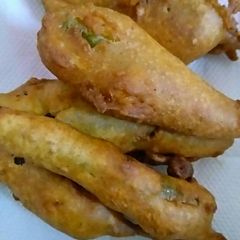 A picture of Mirchi pakoda.