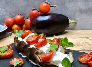 Foto di Tagliata di melanzane pomodorini confit e stracciatella pugliese