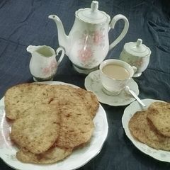 A picture of Methi Mathri.