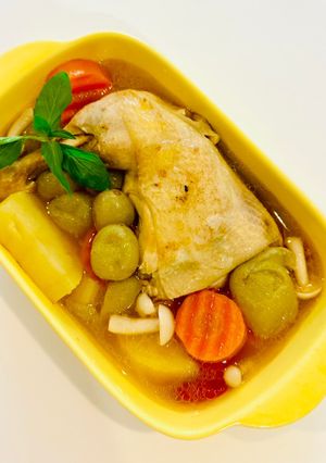 Hình của món Lagu gà nấu nho tươi.
