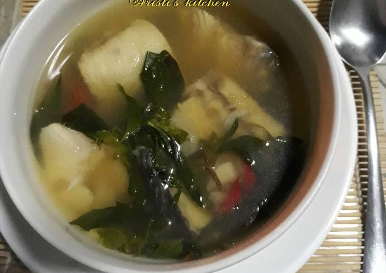 Sup ikan kuah asam Manado