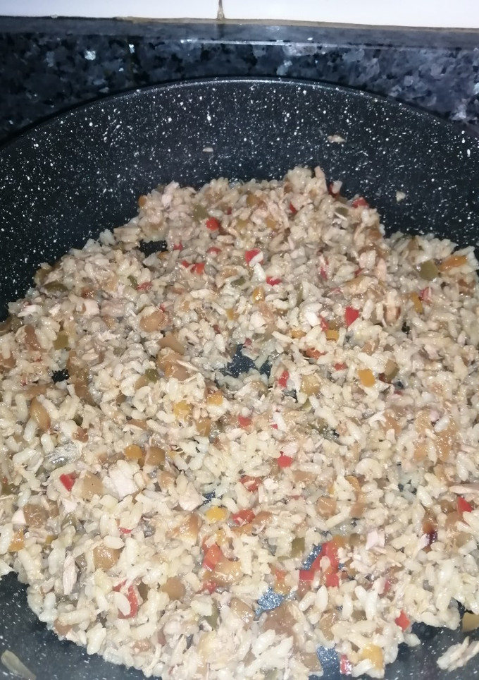 Una foto de Arroz con calabacín y atún