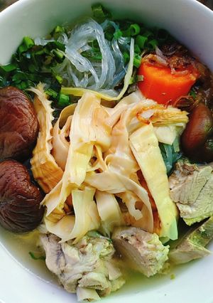 Hình của món Miến măng vịt.