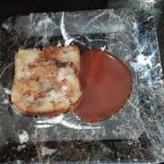 A picture of Suji bread pizza.