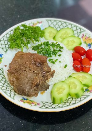 Hình của món Thịt Cốt Lếch Rô Ti.