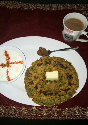 A picture of Makki ka Methi pratha (winter special).