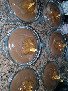 Una foto de Crema de chocolate con dulce de leche y nuez
